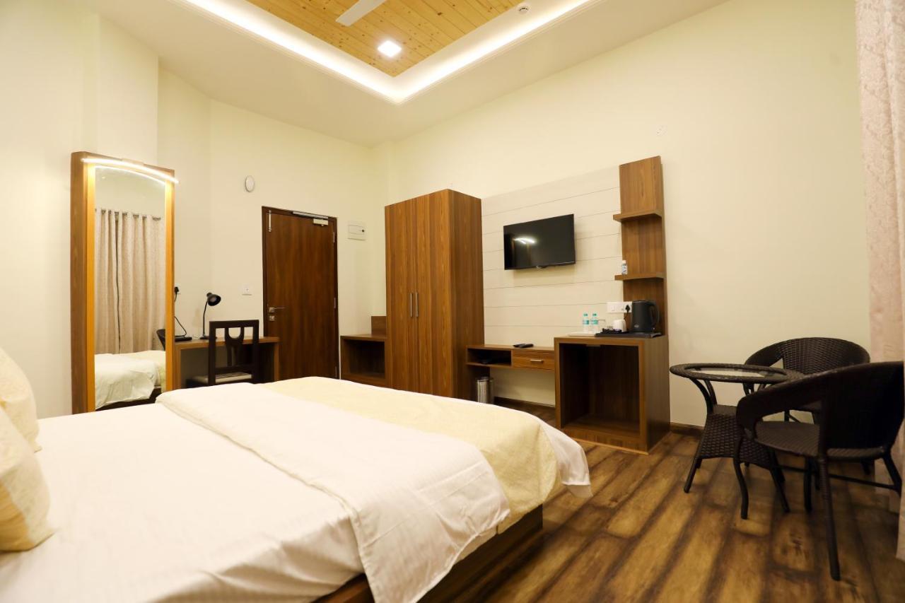 Hotel Le Halcyon , Kasauli Солан Екстериор снимка