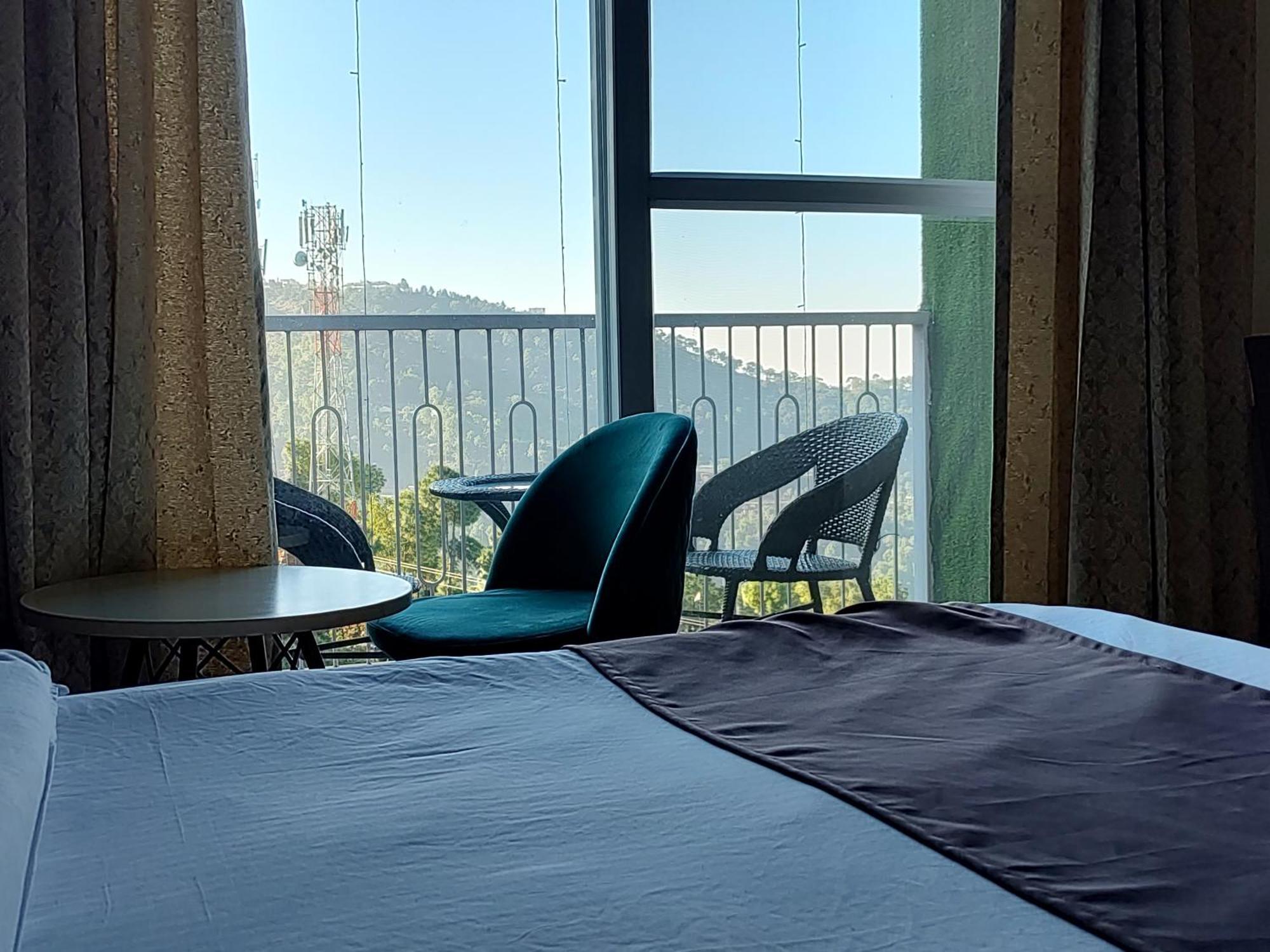 Hotel Le Halcyon , Kasauli Солан Екстериор снимка