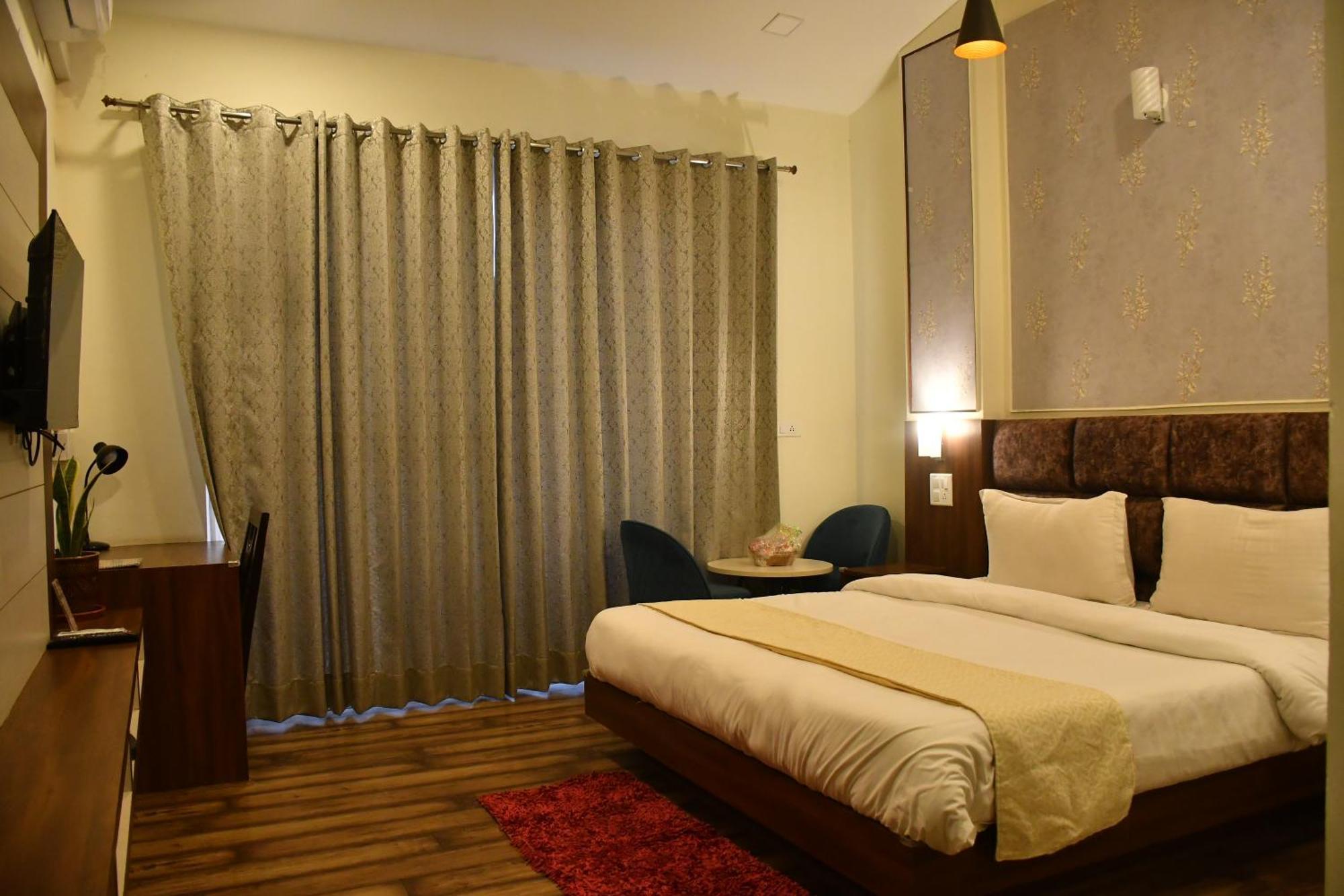 Hotel Le Halcyon , Kasauli Солан Екстериор снимка