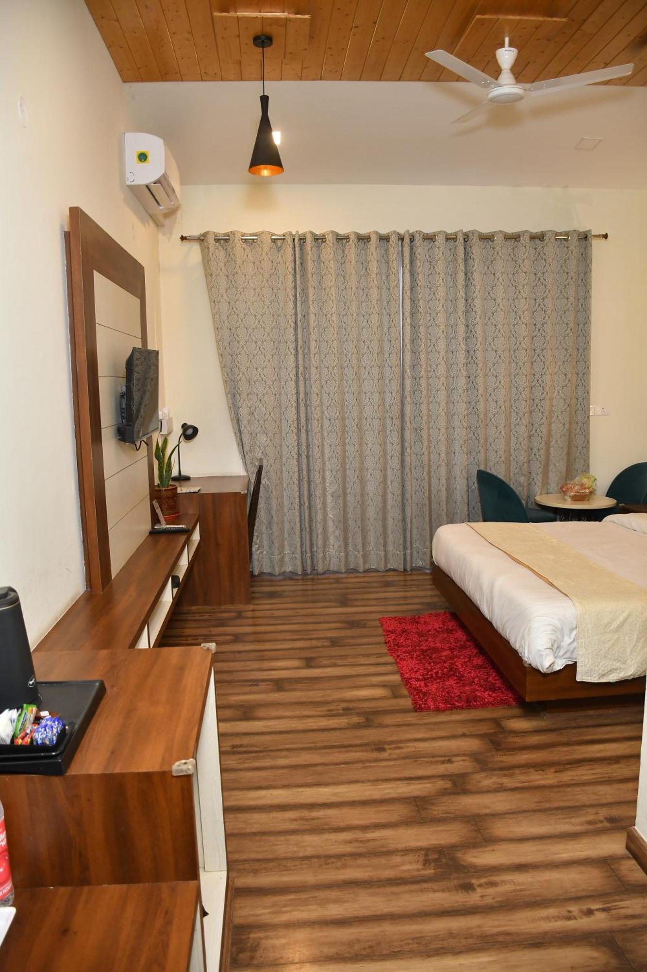 Hotel Le Halcyon , Kasauli Солан Екстериор снимка